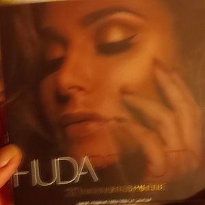 Huda Beauty 3D Highlighter Pallete